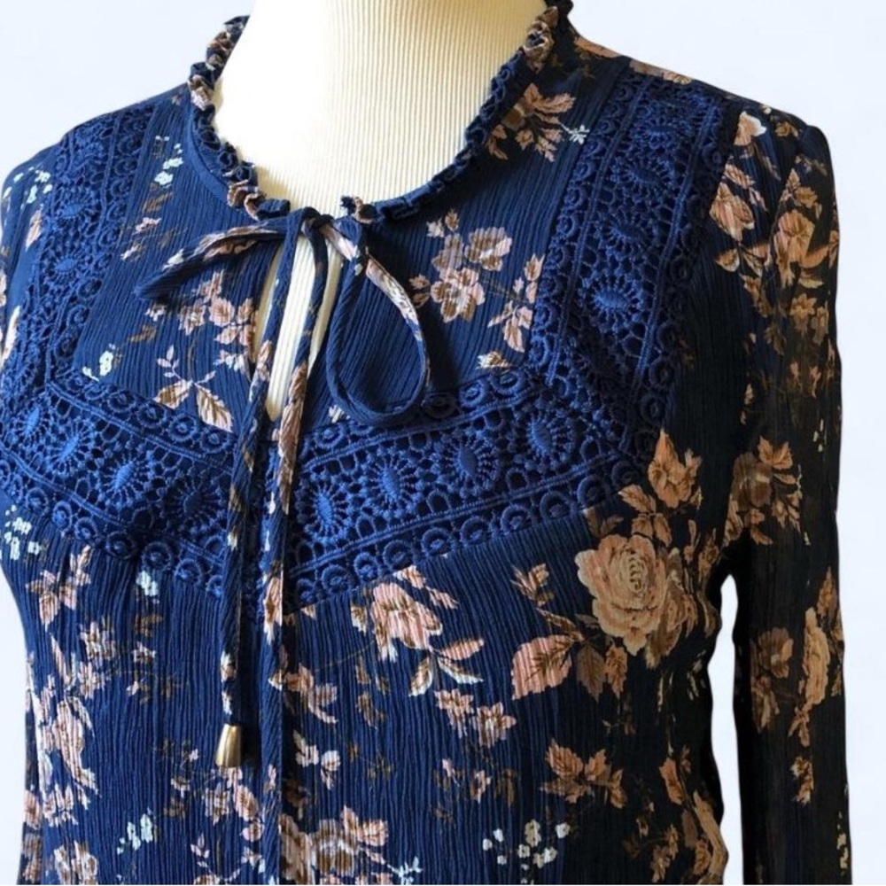 Sundance Navy and Beige Floral Blouse M 100%Silk Cottagecore Spring (0214)